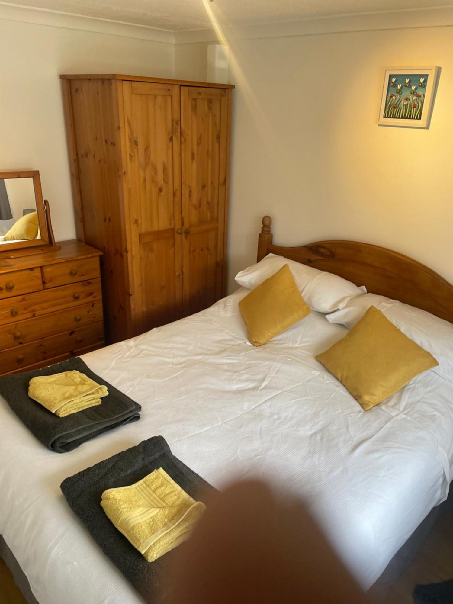 Bumblebee Lodge Saint Cleer Екстериор снимка