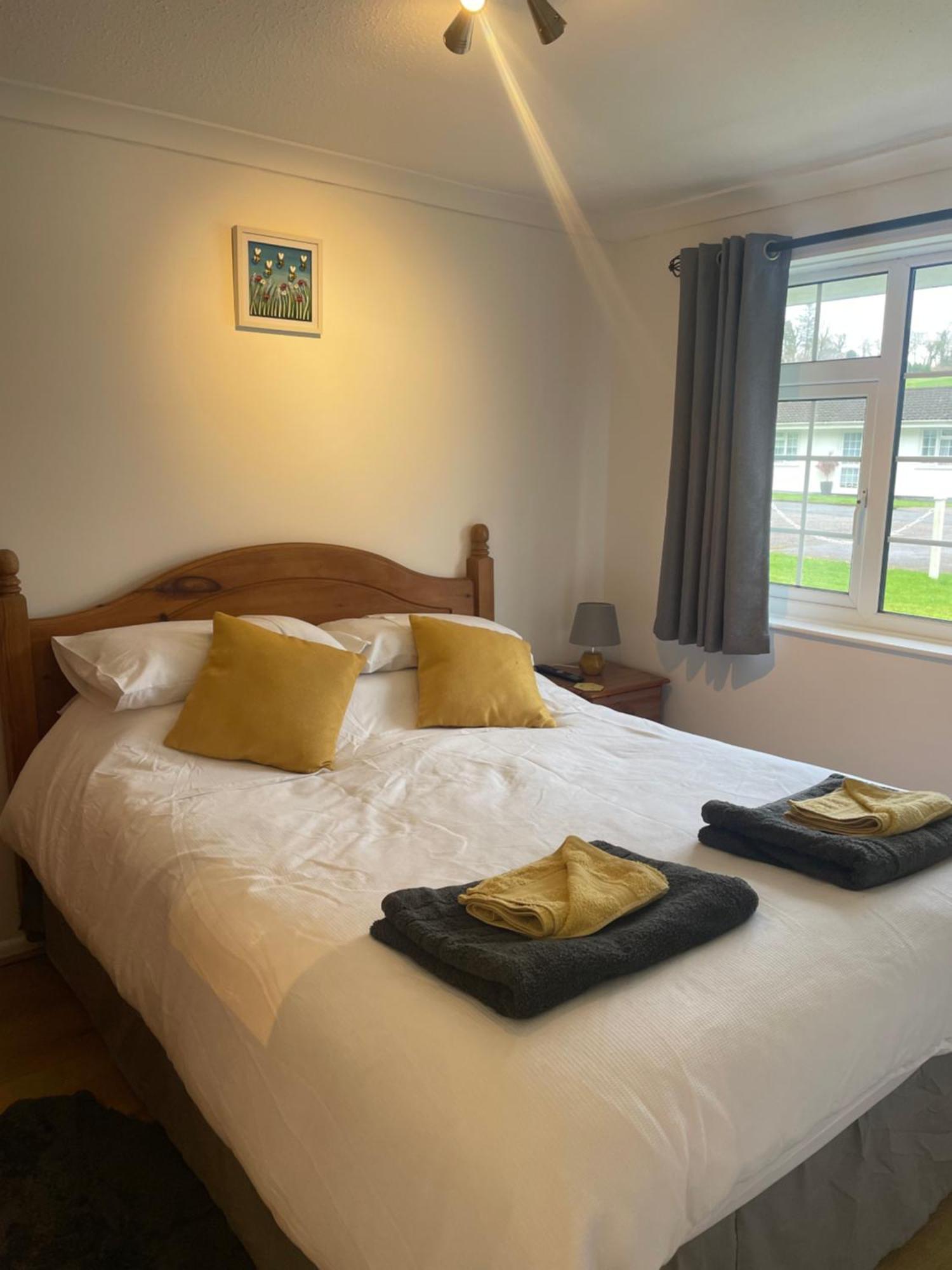 Bumblebee Lodge Saint Cleer Екстериор снимка