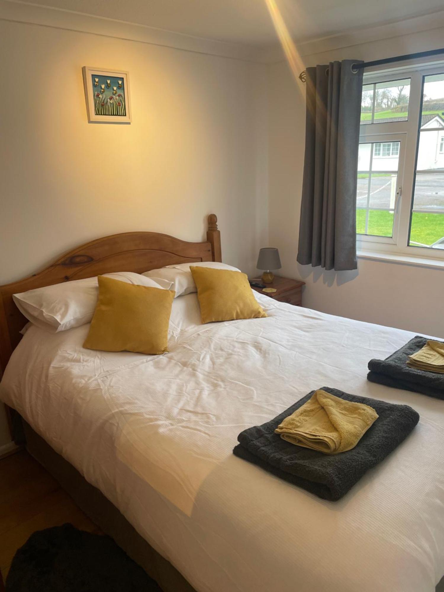 Bumblebee Lodge Saint Cleer Екстериор снимка