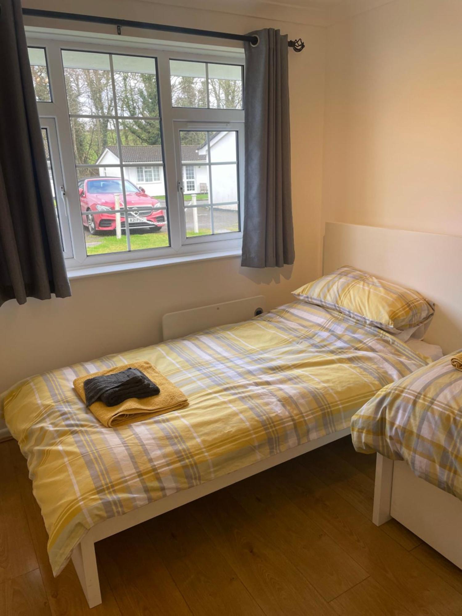 Bumblebee Lodge Saint Cleer Екстериор снимка